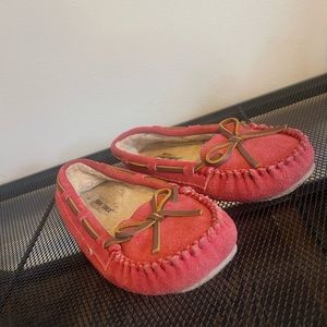 Minnetonka Slipper Shoes